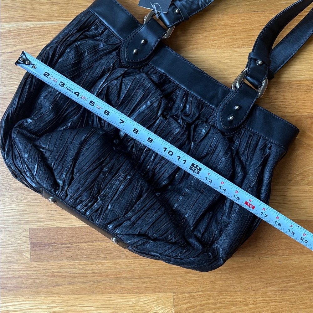 NWT Donald J Pliner handbag, black pleated leather. Black. Retail price : $395 - Picture 4 of 14